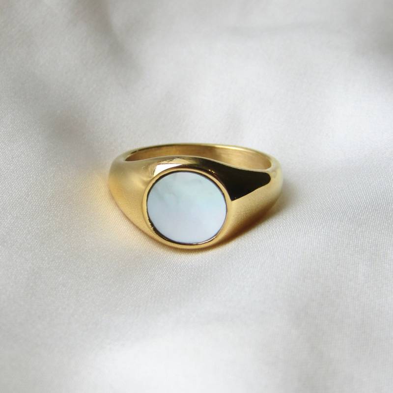 18K Vergoldeter Perlmutt Signet Ring von ChloeJamesStore