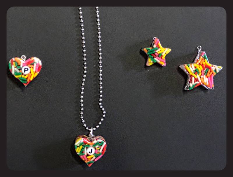 Candy Kette Mit Monogramm/ Initialen Halskette/ Zuckerstreusel Schmuck/ Kinder Süßigkeiten Valentinstag Geschenke von ChloesCouture