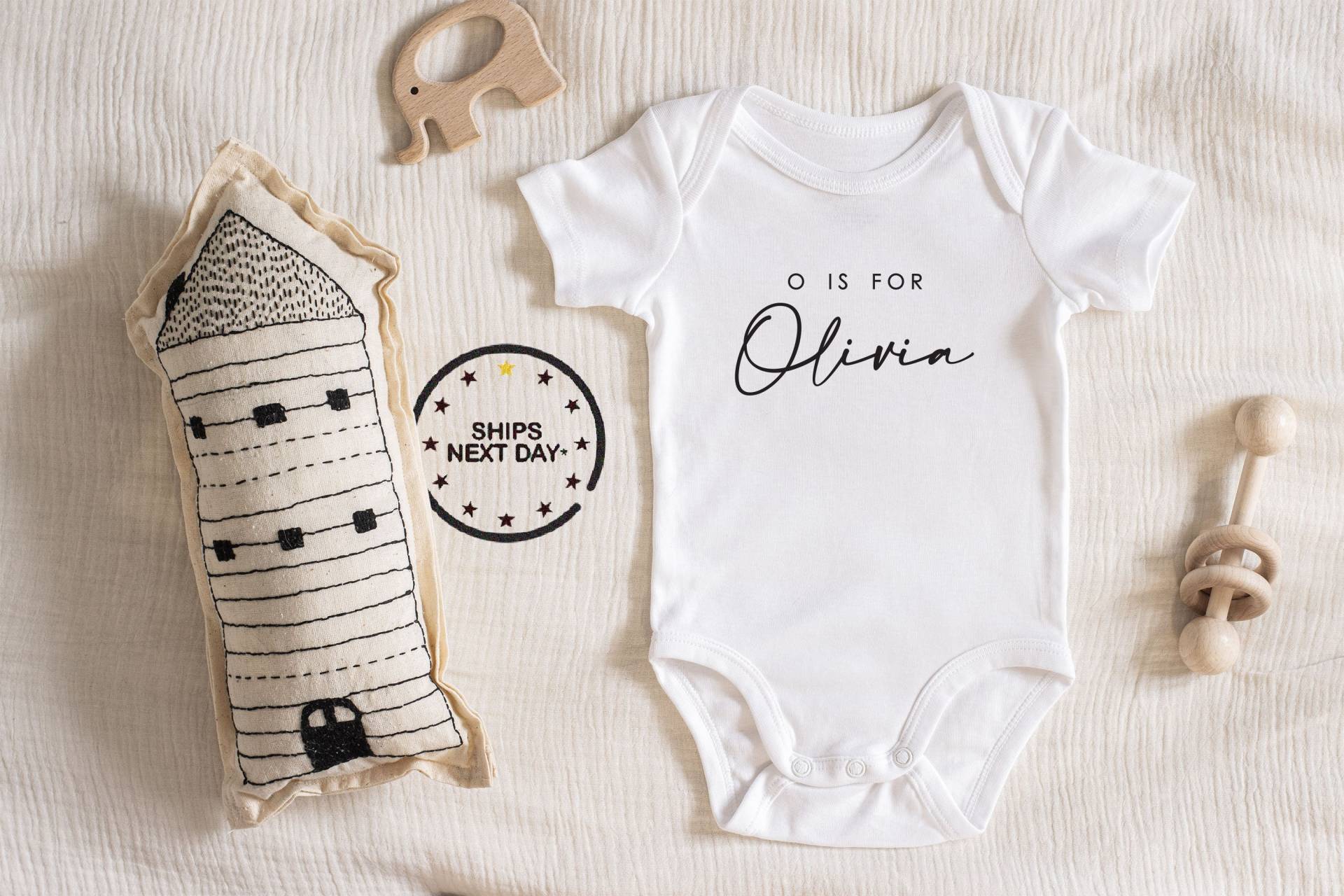 Baby-Jungen Body Personalisierte Baby-Mädchen Unisex Kleidung Neue Schwangerschaft Ankündigung Baby-Dusche-Geschenk-Idee Bodysuit 187 von ChloesFund