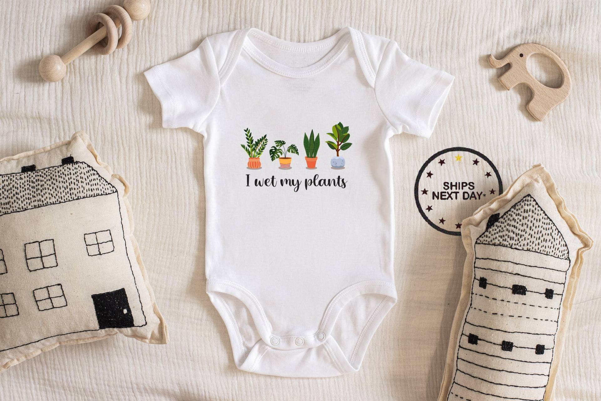 I Wet My Plants Baby Body Jungen Mädchen Unisex Kleidung Neue Schwangerschaft Ankündigung Baby-Dusche-Geschenk-Idee Bodysuit 220 von ChloesFund