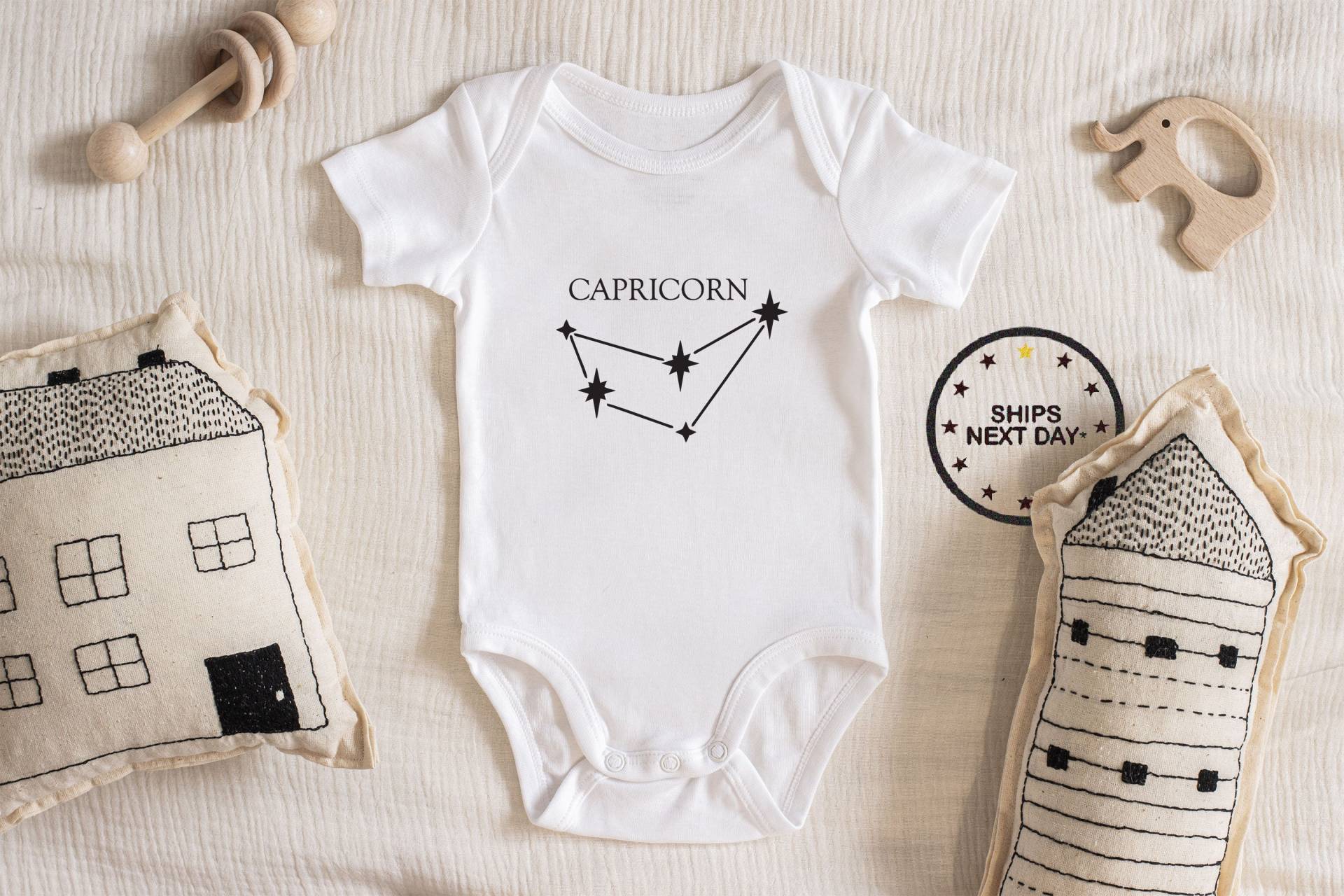 Sternzeichen Steinbock Baby Body, Kleidung Body Prefekt Babypartygeschenk 211.10 von ChloesFund