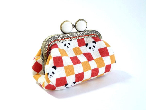 Panda Und Karo Muster, Portemonnaie Mit Metallrahmen, Rot, Kussverschluss, Geldbörse von ChochoFlower