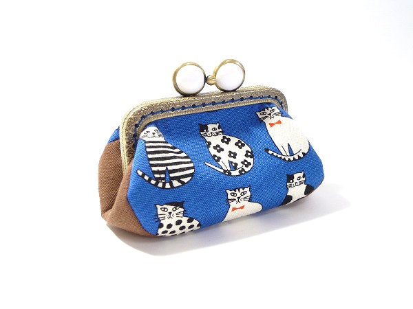 Sitzende Katzen, Metallrahmen Geldbörse, Kussverschluss, Münzbörse, Blau von ChochoFlower
