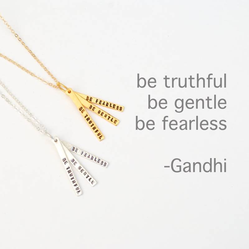 "Gandhi Zitat "Be Truthful, Be Gentle, Fearless" - Umweltfreundliche Sterling Silber 14Kt Gold Vermeil Schokolade Und Stahl." von ChocolateAndSteel