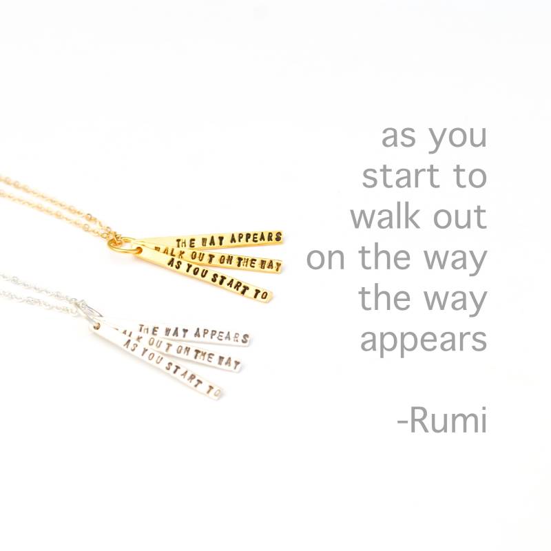 Rumi Inspirierende Zitat Halskette, "Wie Du Beginnst, Auf Dem Weg Zu Gehen, Erscheint Der Weg, " Umweltfreundliche Sterling Silber Und 14Kt von ChocolateAndSteel