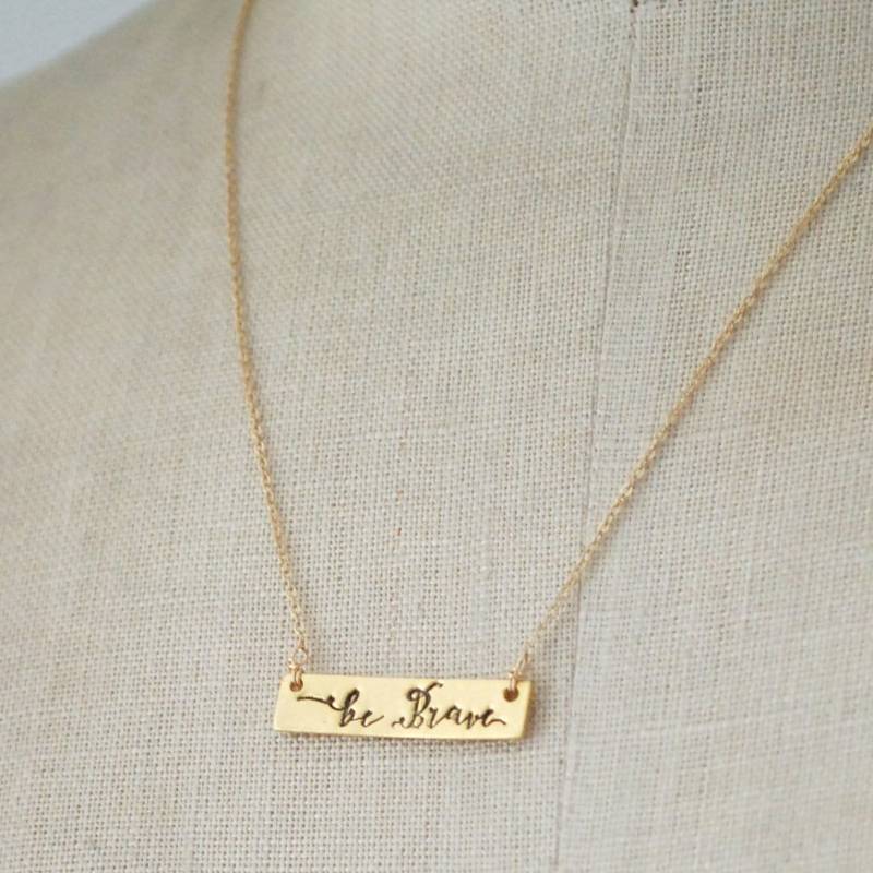 Sei Mutig Mit Reversible Pfeil Mantra Halskette Umweltfreundlich Silber. Eine Handarbeit Von Chocolate & Steel von ChocolateAndSteel