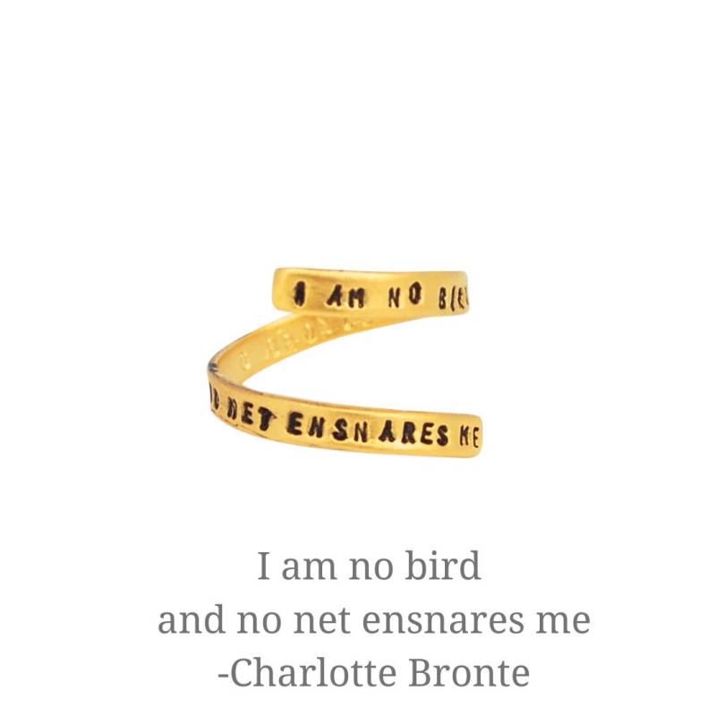 Spruchring "I Am No Bird & Net Ensnares Me" Von Charlotte Bronte. Handgefertigt Schokolade Und Stahl von ChocolateAndSteel