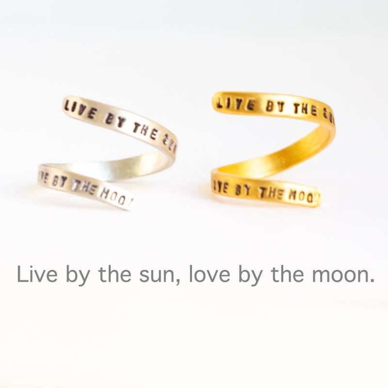 Spruchring "Live By The Sun Love Moon." Verstellbarer Wickelring. Sterling Silber Oder Gold Vermeil. Handgefertigt Von Schokolade Und Stahl von ChocolateAndSteel