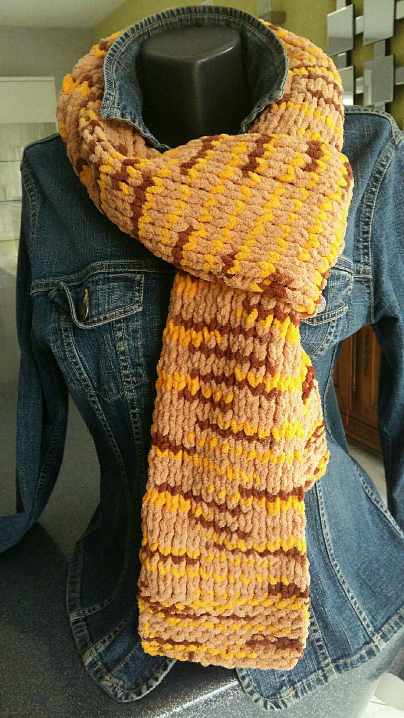 Sehr Langer Ockerbeigebrauner Wollschal von ChouetChapoCreations