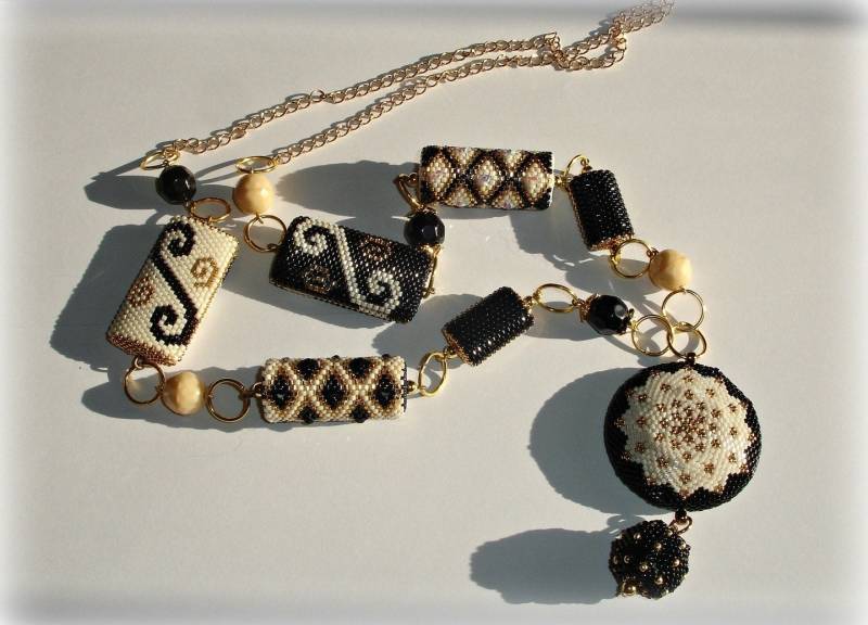 Halskette Gewebt Perlen Schwarz Und Gold Halskette Gewebt Perlen Schwarz Und Gold von Chouettesbijoux
