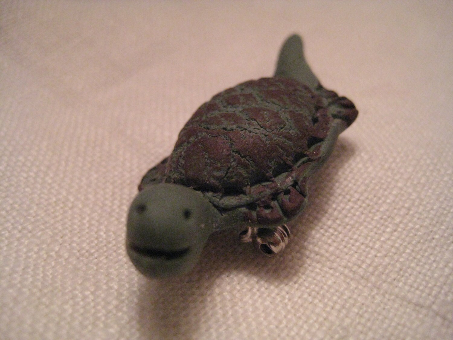 Deb Rae Clay Schildkröte Brosche von ChowMamaJewelry
