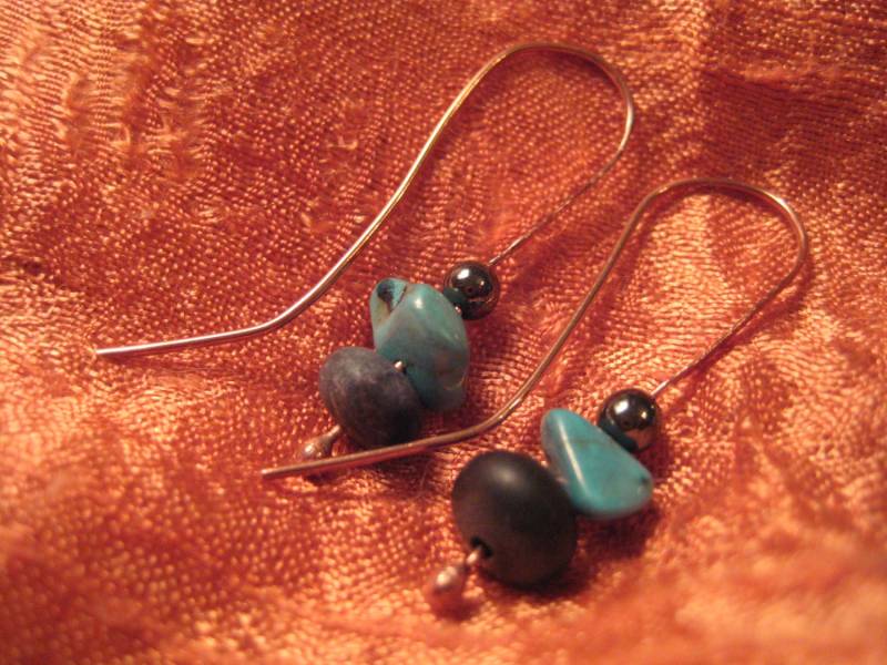 Gehämmert 14K Vergoldet Aus Mit Onyx, Türkis Und Hämatit von ChowMamaJewelry