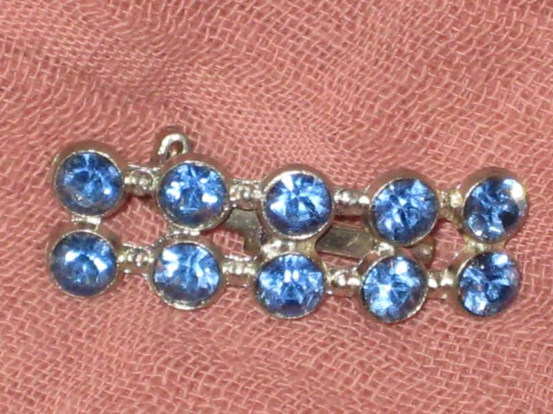 Vintage Blaue Stein Und Weiße Metall Brosche von ChowMamaJewelry
