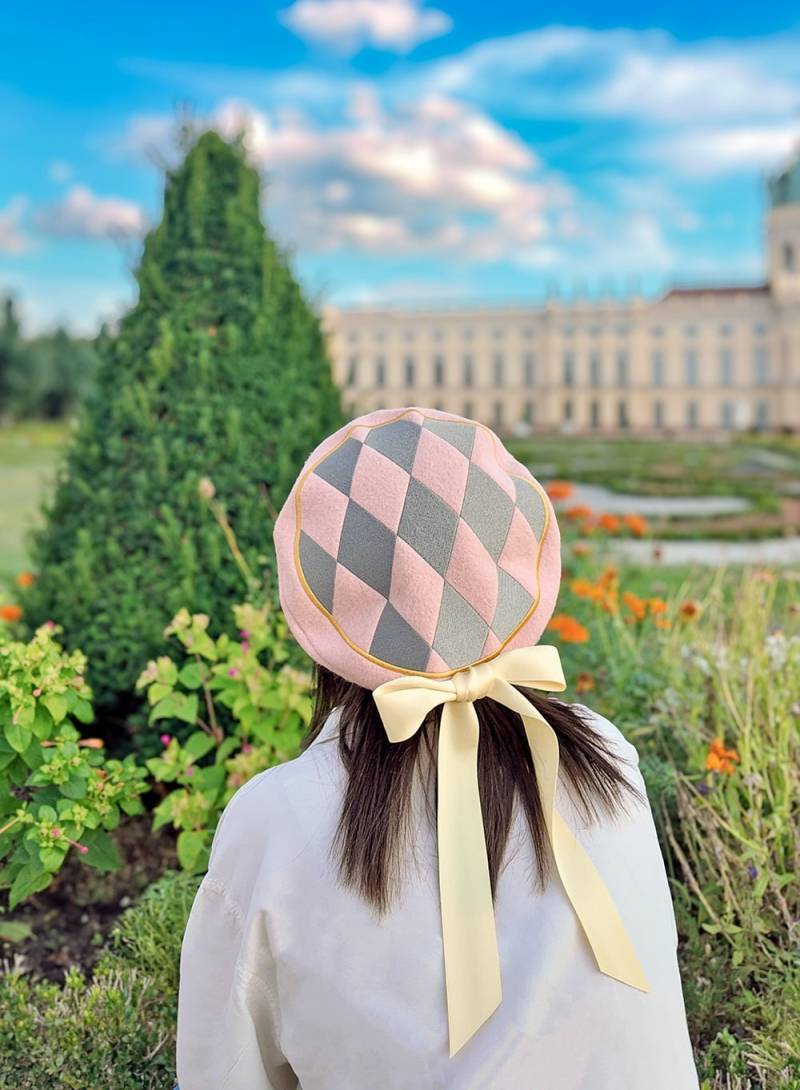 Pink & Blueish Checkered Pattern Beret Pink & Blueish Checkered Pattern Beret von Chowlie
