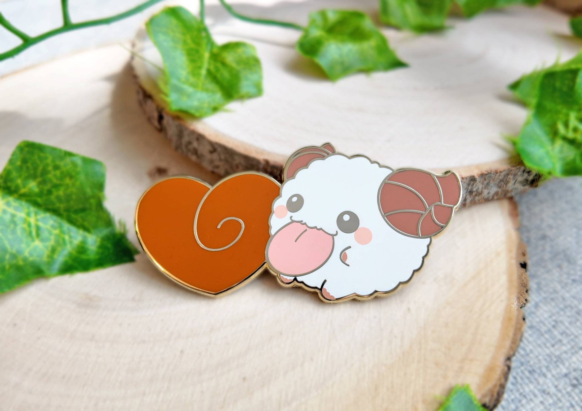 Poro Enamel Pin von Chowlie