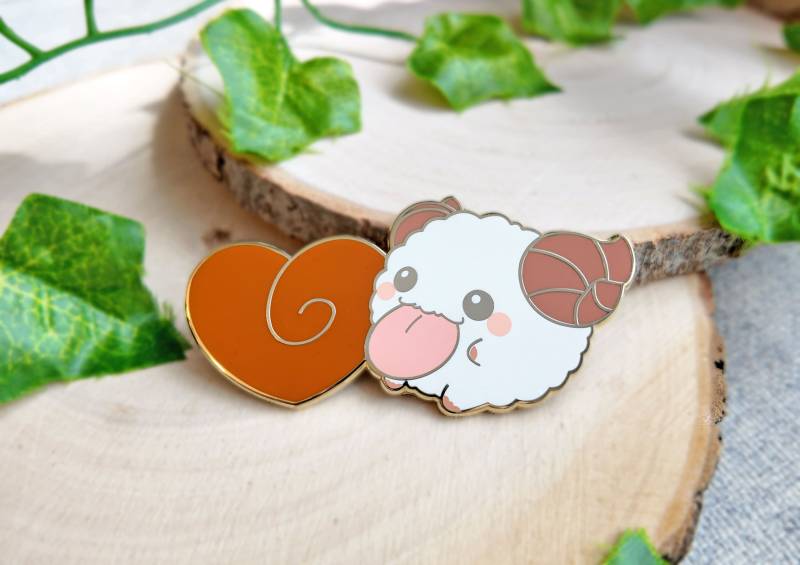 Poro Enamel Pin Poro Enamel Pin von Chowlie
