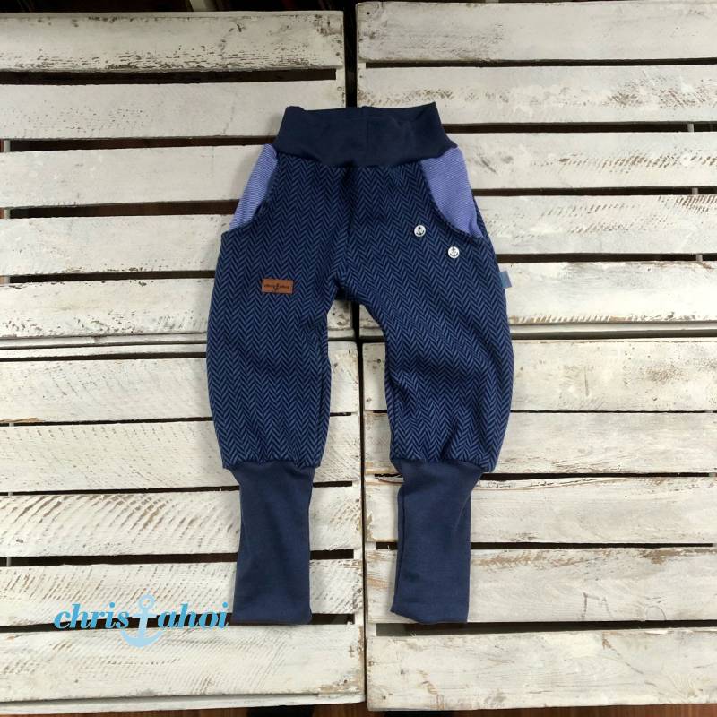 Ab 25 Euro Knickerbocker Hose Aus Fischgrät Sweat Mit Taschen in Blau von ChrisAhoiShop