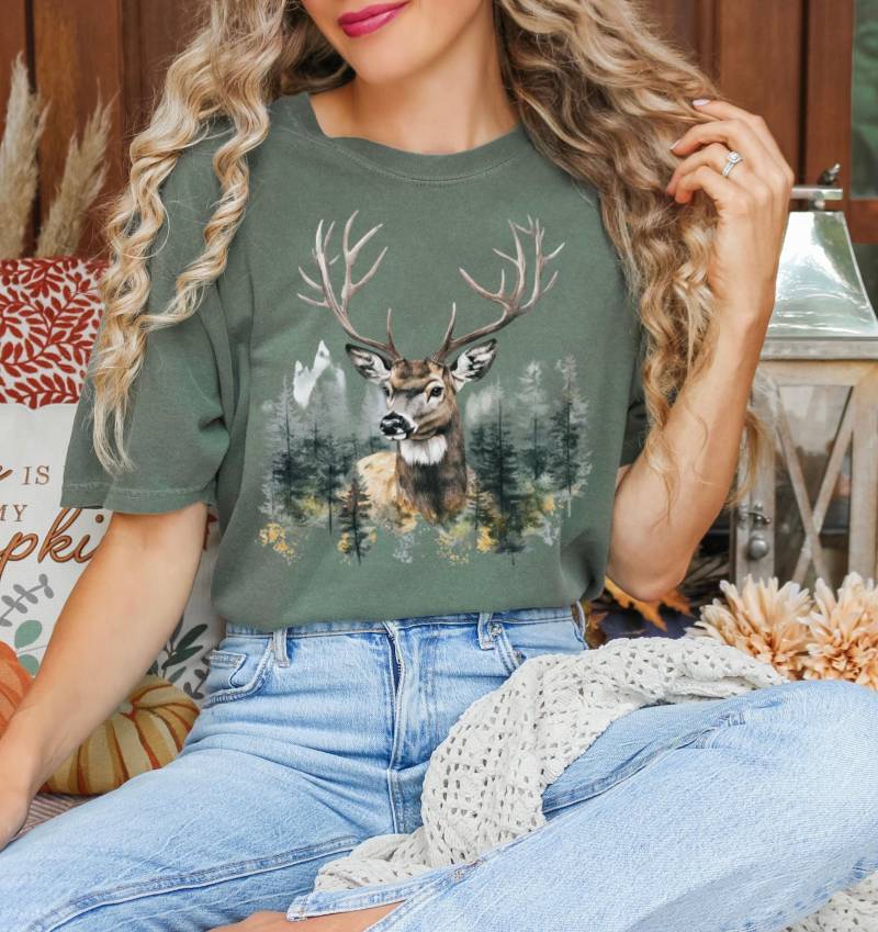 Retro Deer Wilderness Scene Shirt - Nineties Vintage Buck & Doe Outfit Boho Unisex Crewneck Hoodie, National Park von ChrisArtisticShop