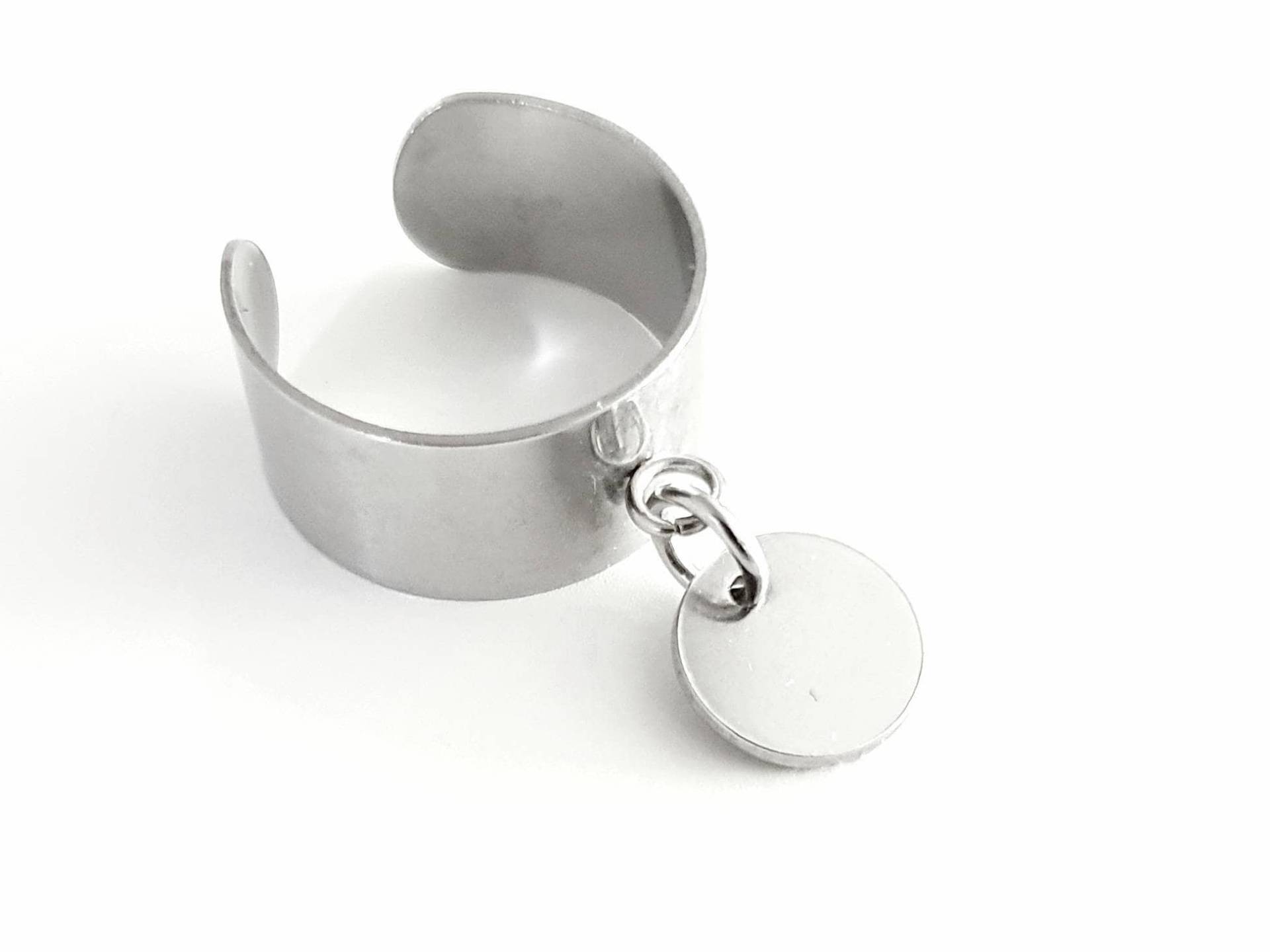 Breiter Stahlring Mit 10 Mm Rundem Anhänger Oder Metallring 2 Anhängern, Geschenkidee Für Frauen, Teenager-Mädchen von ChrisBijouxArt