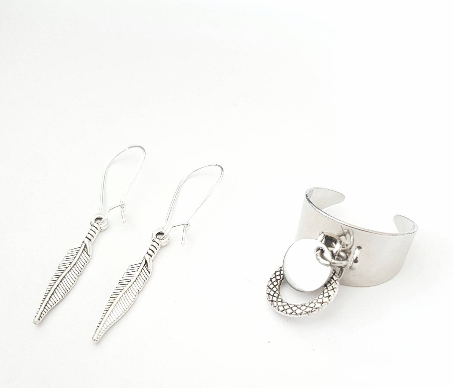 Geburtstag, Geschenkidee, 2Er-Set Ring 2 Runde Medaillons + Ein Paar Ohrringe Mit Federanhänger, Silbermetall von ChrisBijouxArt