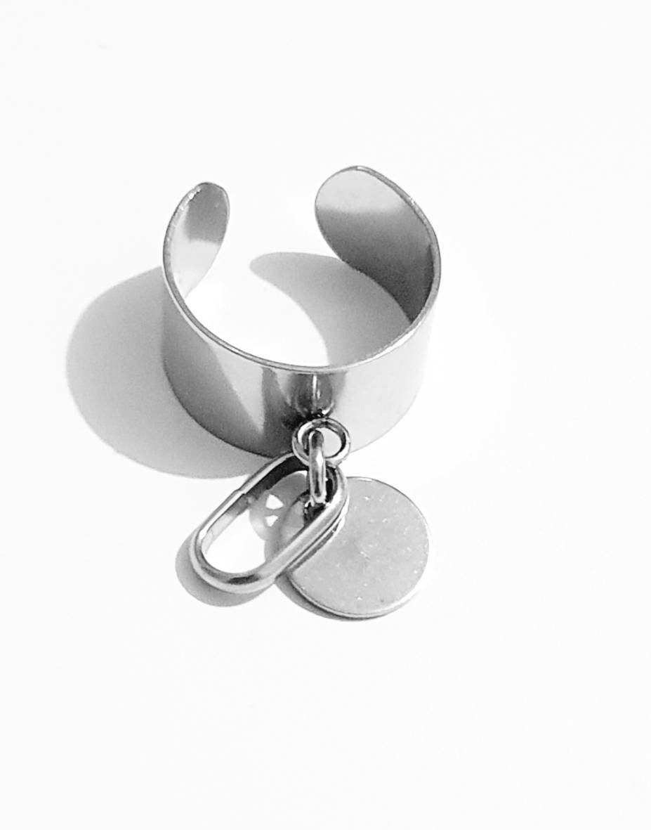 Geschenkidee Verstellbarer Stahlring, 10 Mm Stahlquasten Und Ovaler Anhänger von ChrisBijouxArt