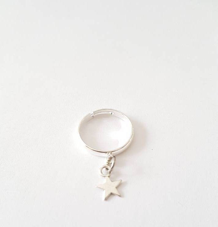 Silberner Metallring Mit Quasten-/sternanhänger, Verstellbar/Verstellbar Silberner Metallring Mit Quasten-/sternanhänger, Verstellbar/Verstellbar von ChrisBijouxArt