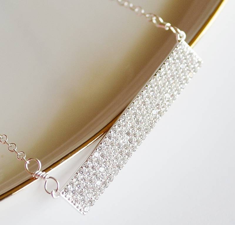 Echtsilber Bar Halskette Mit Pave-Besetzten Zirkonen Echtsilber Bar Halskette Mit Pave-Besetzten Zirkonen von ChrisKateJewelry