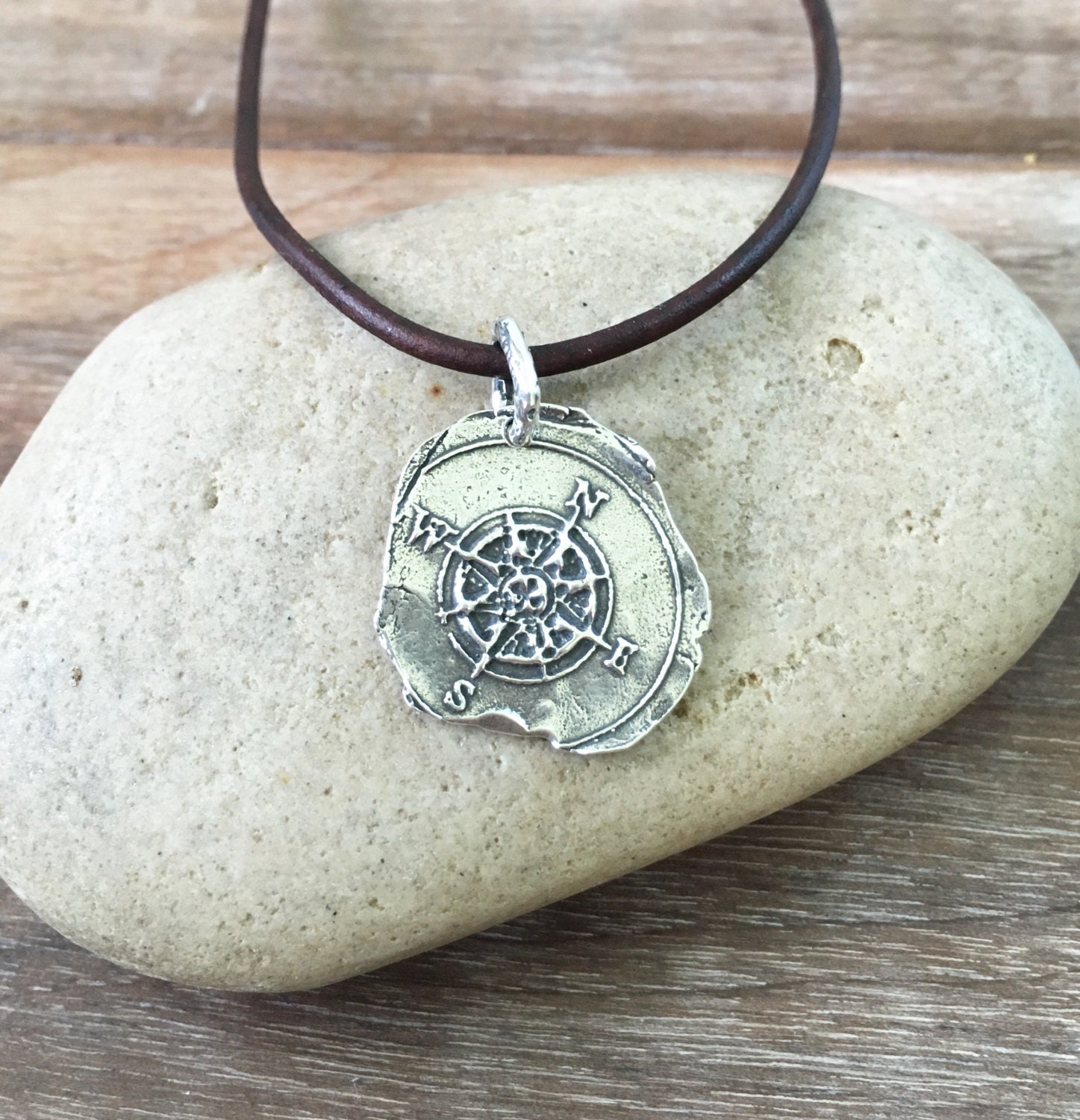 Handwerkliche Sterling Silber Kompass Halskette Handwerkliche Sterling Silber Kompass Halskette von ChrisKateJewelry