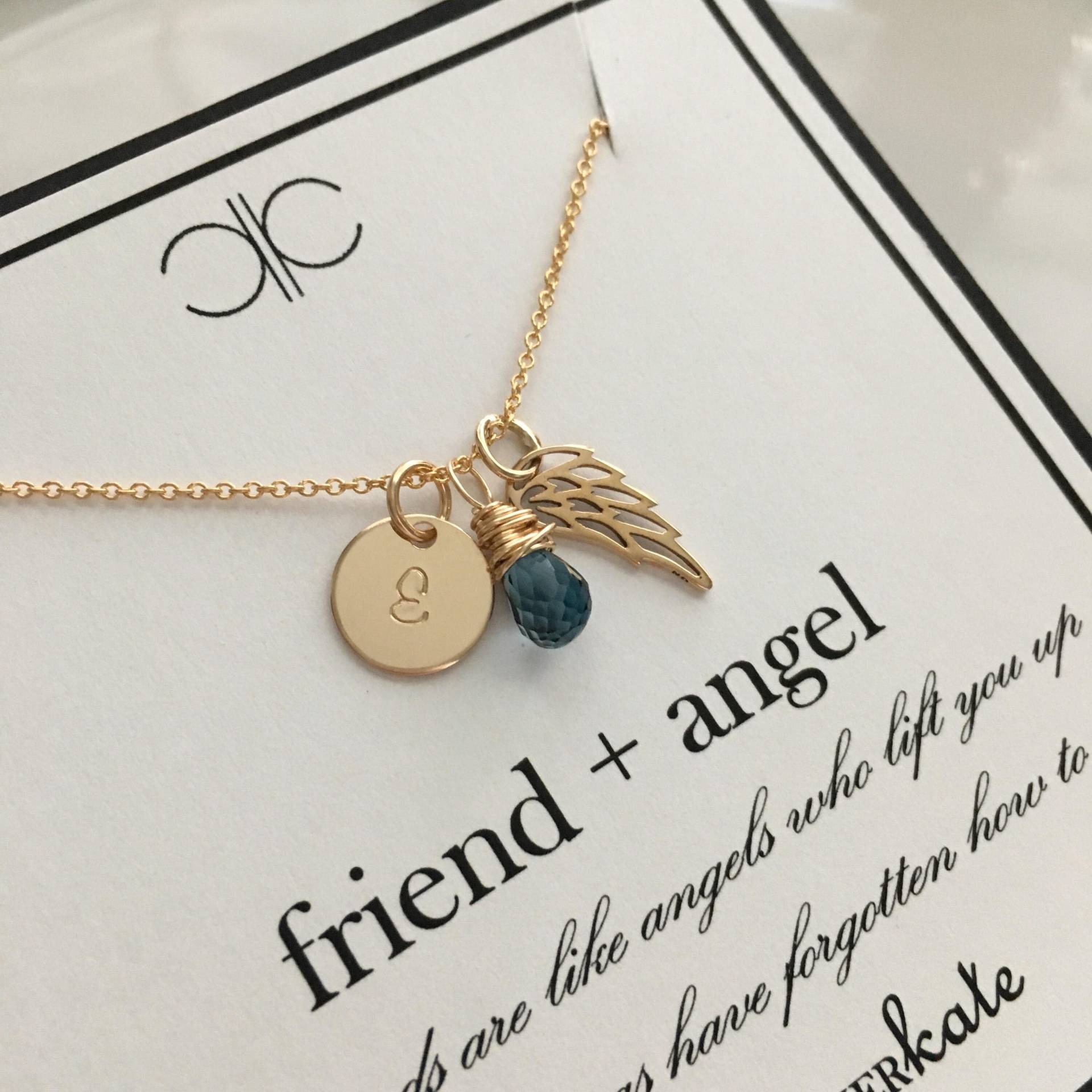 Personalisierte Monogramm Freund Engel Flügel Halskette Mit Edelstein/Geburtsstein Brioletteschwester, Freund, Gold Personalisierte Monogramm Freund Engel Flügel Halskette Mit Edelstein/Geburtsstein Brioletteschwester, Freund, Gold von ChrisKateJewelry