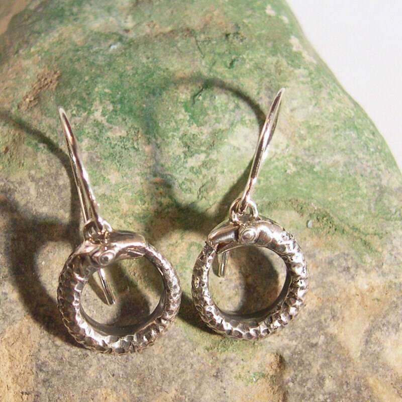 Ouroboros Ohrringe, Schlangen Sterling Silber von ChrisMuellerJewelry