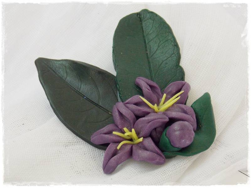 Fimo Brosche, Lila Blumen Blume Schal Anstecknadel, Zitronenbaumblüten Handmodellierte Feder Anstecknadel - Unikat von ChrisOsCreations