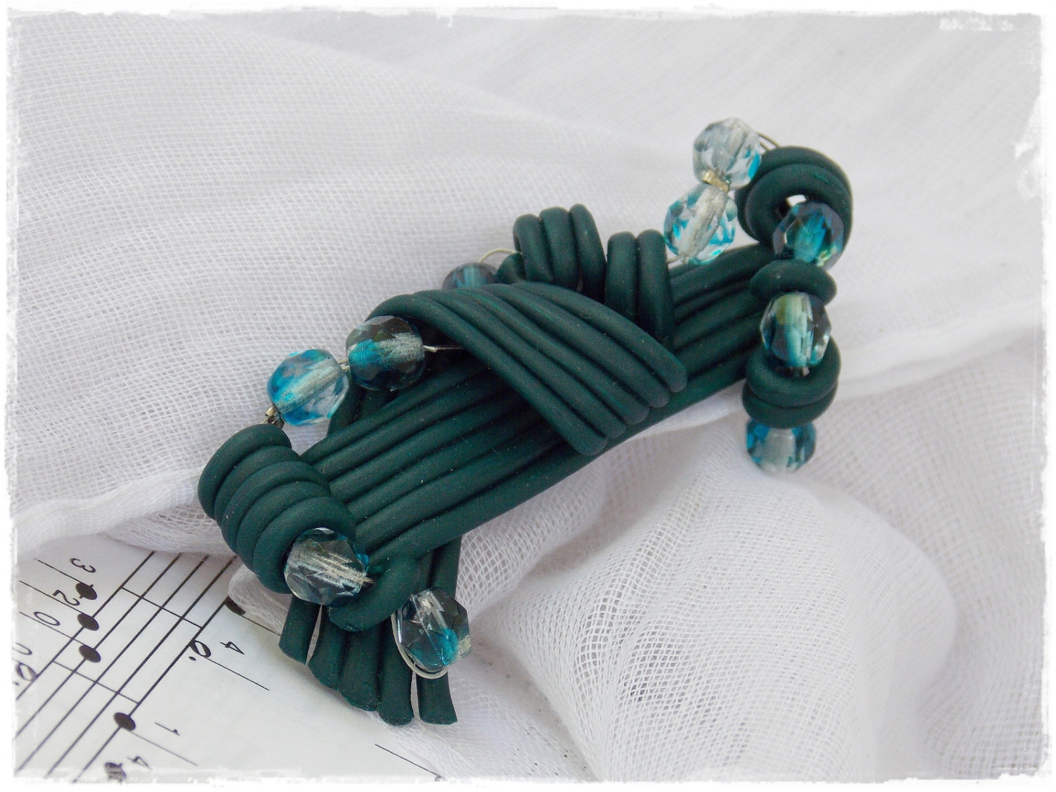 Polymer Clay Brosche, Smaragdgrüne Geometrisch Perlen Abstrakte Schalnadel, Meer Blau Spaghetti Gestreifte Brosche von ChrisOsCreations