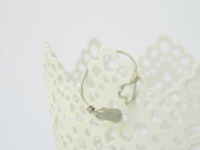 Zierlicher Herz Ring, Labradorit Meditation Stein Draht Knöchel Über Dem Minimal Ring von ChrisOsCreations