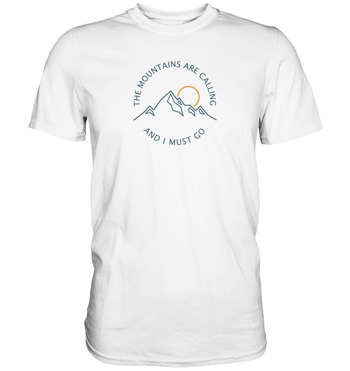 The Mountains Are Calling & I Must Go T-Shirt | Wander Hiking Wanderlust Berge The Mountains Are Calling & I Must Go T-Shirt | Wander Hiking Wanderlust Berge von ChrisShirtBizz