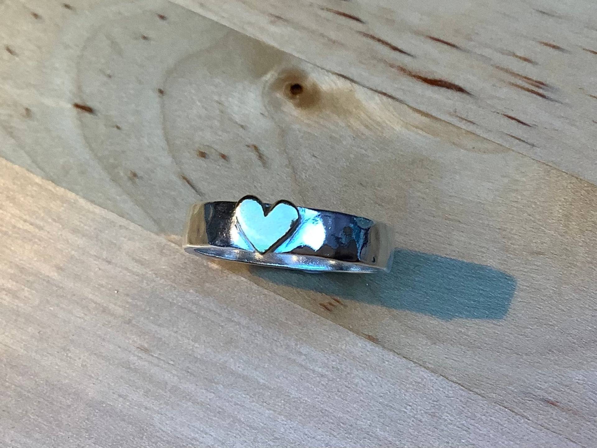 Gehämmertes Sterling Silber Herz Ring Mit Messing Akzent - Handgemacht Gehämmertes Sterling Silber Herz Ring Mit Messing Akzent - Handgemacht von Chriscelles