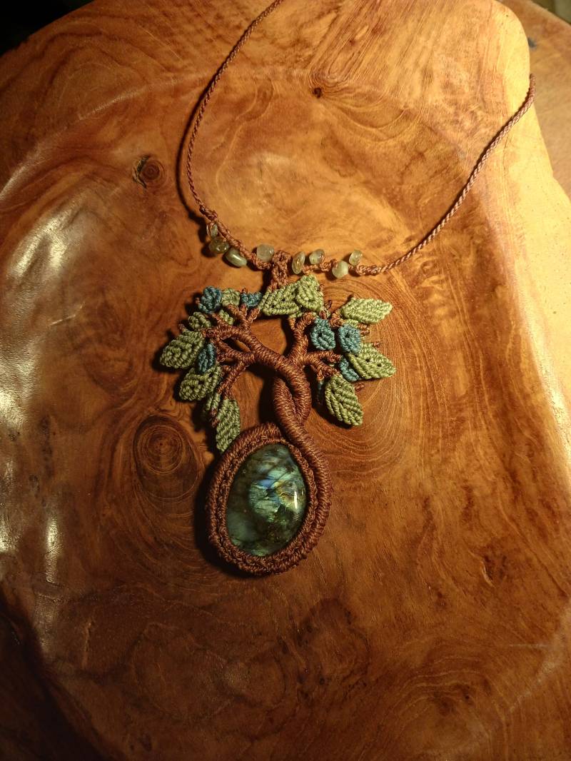 Makramee Kette Mit Labradorit Lebensbaum Anhänger von ChrissisKnotenkunst