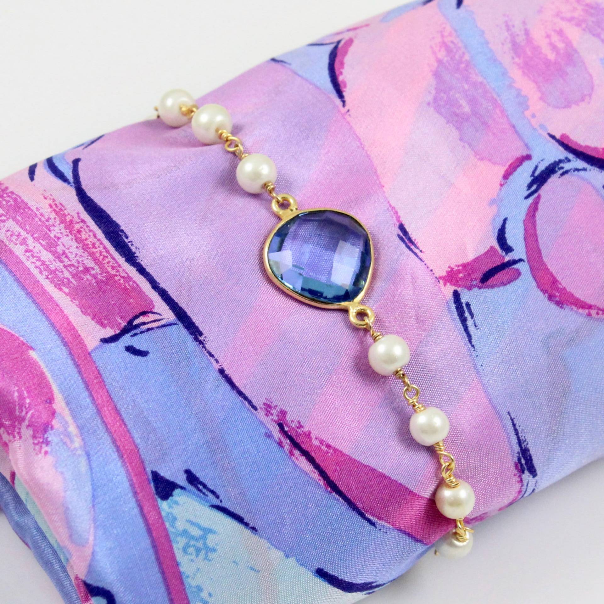 Blauer Quarz Und Perle Armband von ChrissyChapinJewelry