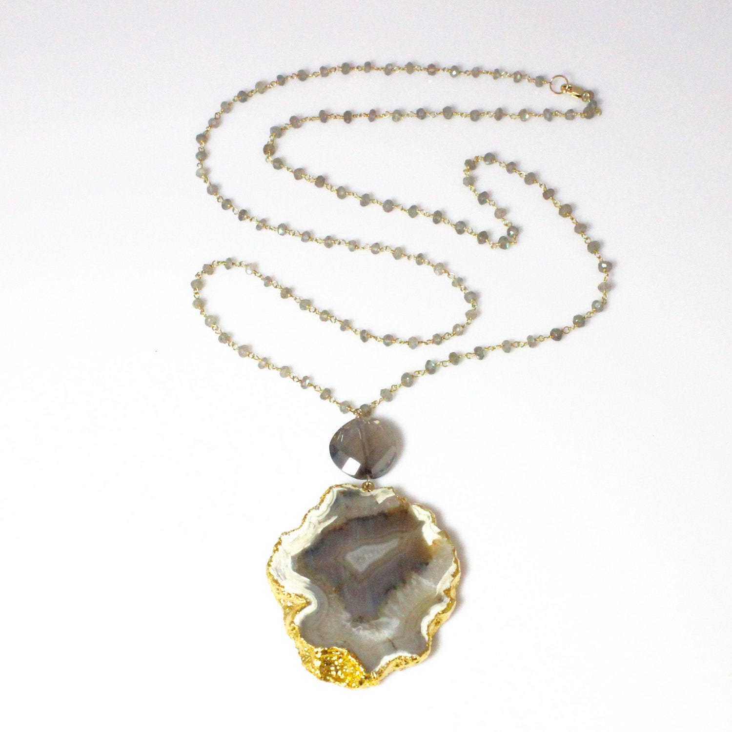 Große Achat Scheibe Anhänger Halskette Mit Labradorit Perlen Kette Und Kristall Akzente Große Achat Scheibe Anhänger Halskette Mit Labradorit Perlen Kette Und Kristall Akzente von ChrissyChapinJewelry