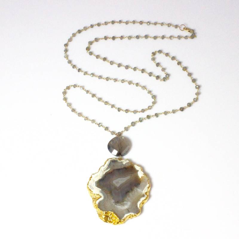 Große Achat Scheibe Anhänger Halskette Mit Labradorit Perlen Kette Und Kristall Akzente Große Achat Scheibe Anhänger Halskette Mit Labradorit Perlen Kette Und Kristall Akzente von ChrissyChapinJewelry