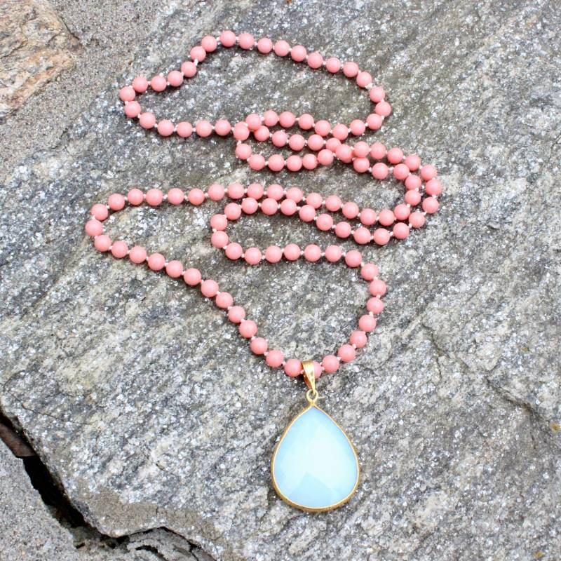 König Koralle Perlen Halskette Mit Weißen Opal Chalcedon Anhänger König Koralle Perlen Halskette Mit Weißen Opal Chalcedon Anhänger von ChrissyChapinJewelry