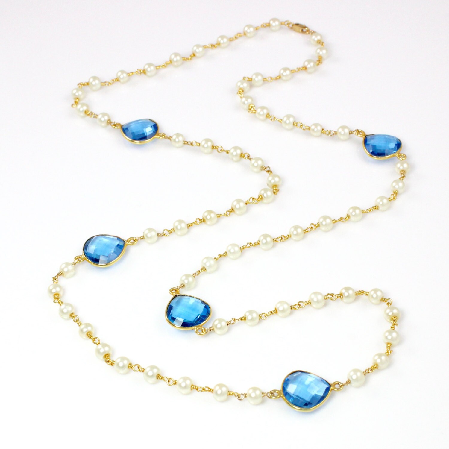 Lange Perlenkette Mit Facettierten Schweizer Blauquarz Edelsteinen Lange Perlenkette Mit Facettierten Schweizer Blauquarz Edelsteinen von ChrissyChapinJewelry