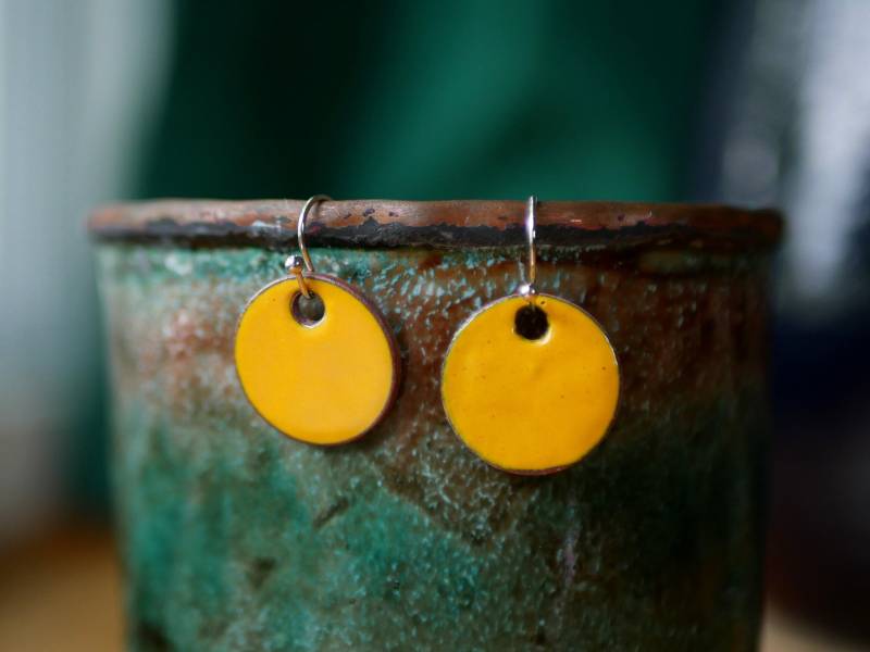 Goldrute Gelb Kurze Ohrringe Frauen Kupfer Emaille Schmuck Handgemachte Runde Kreis Emailliert von ChristCenteredForge