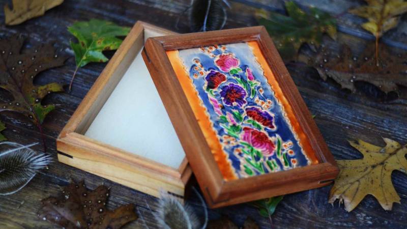 Kirsch Schmuckschatulle Holzkiste Erinnerungsbox Handgeprägtes Blumenmuster Ahornholz Box Kirsch Schmuckschatulle Holzkiste Erinnerungsbox Handgeprägtes Blumenmuster Ahornholz Box von ChristCenteredForge