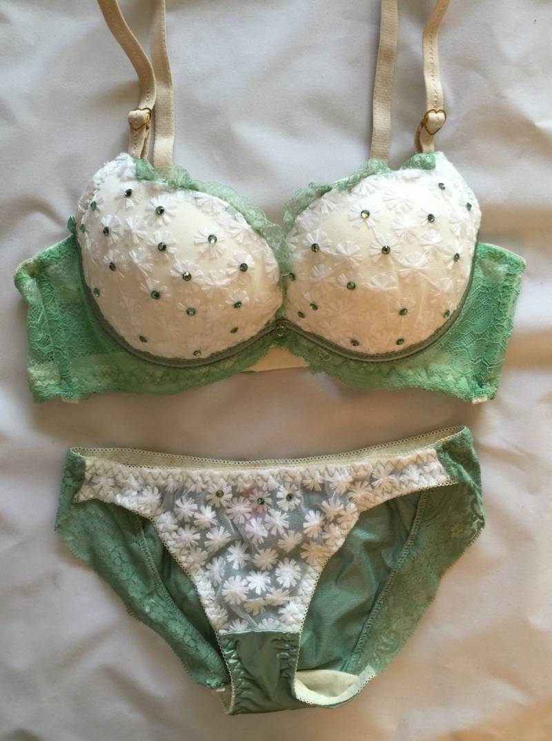 Grüne Und Weiße Spitzen Swarovski Crystal Bh Slip Set 36 B Grüne Und Weiße Spitzen Swarovski Crystal Bh Slip Set 36 B von ChristalSweets