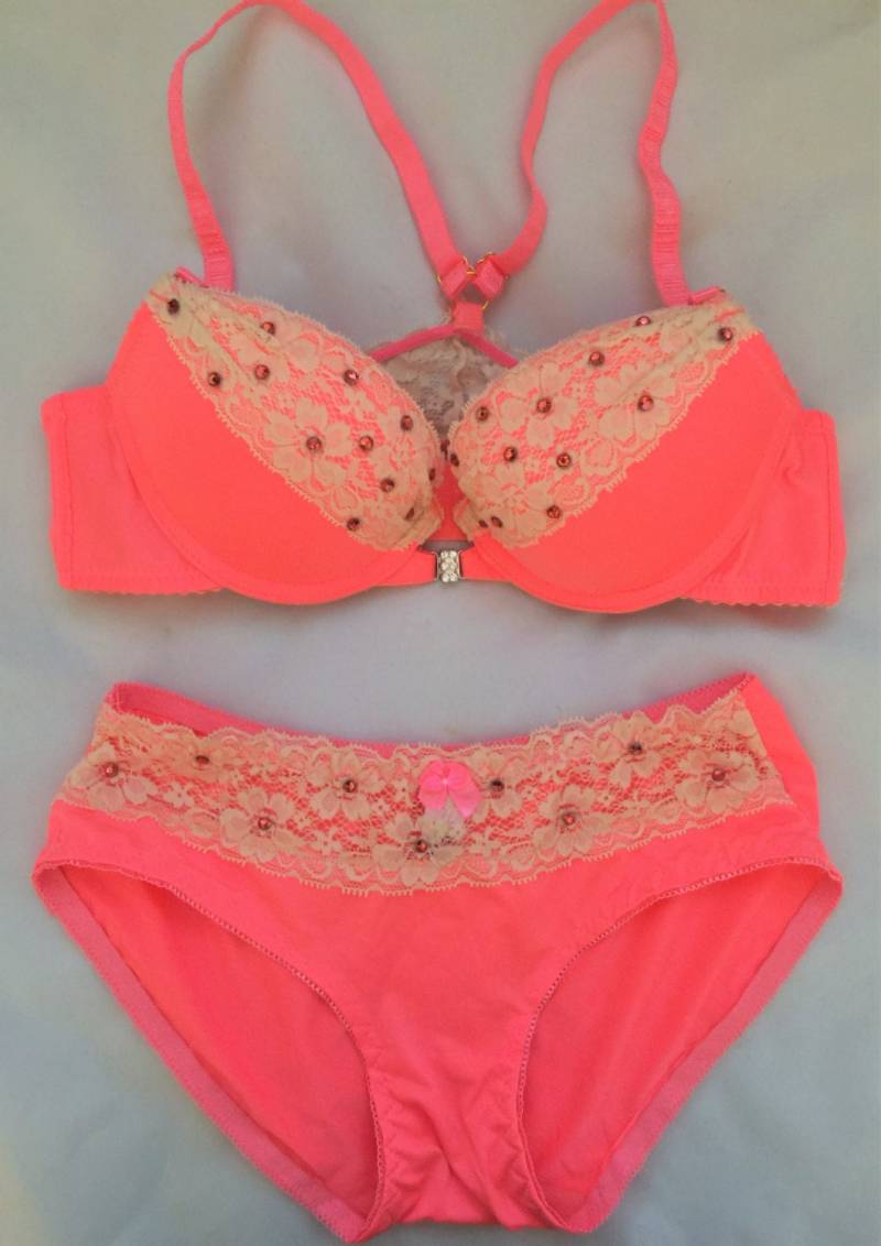 Hell Pfirsich Orange Racerback Swarovski Mit Cremefarbenen Spitzen-Swarovski Kristall-Bh Und Slip Set 34 B Hell Pfirsich Orange Racerback Swarovski Mit Cremefarbenen Spitzen-Swarovski Kristall-Bh Und Slip Set 34 B von ChristalSweets