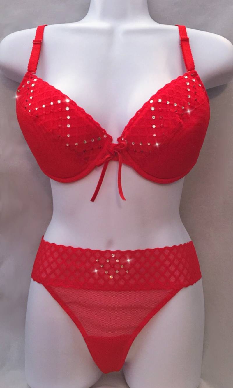 Kirsche Rot Karierten Muster-Swarovski-Kristall-Bh Und Slip Set 38C Kirsche Rot Karierten Muster-Swarovski-Kristall-Bh Und Slip Set 38C von ChristalSweets