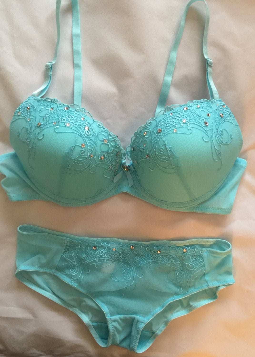 Licht Blau Aqua Swarovski Crystal Bh Und Slip Set 36C Licht Blau Aqua Swarovski Crystal Bh Und Slip Set 36C von ChristalSweets