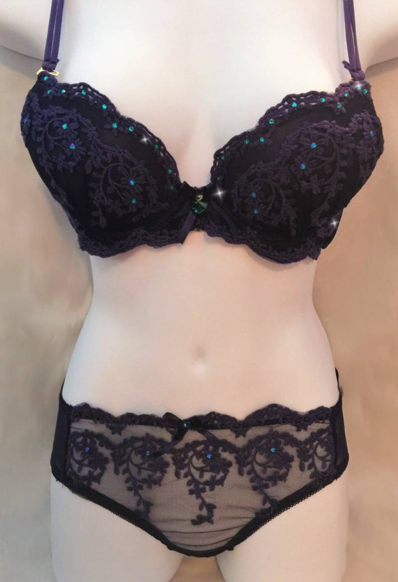 Navy Blue Lace Mit Grünen Akzenten Swarovski Crystal Bh Und Slip Set 34 B Navy Blue Lace Mit Grünen Akzenten Swarovski Crystal Bh Und Slip Set 34 B von ChristalSweets