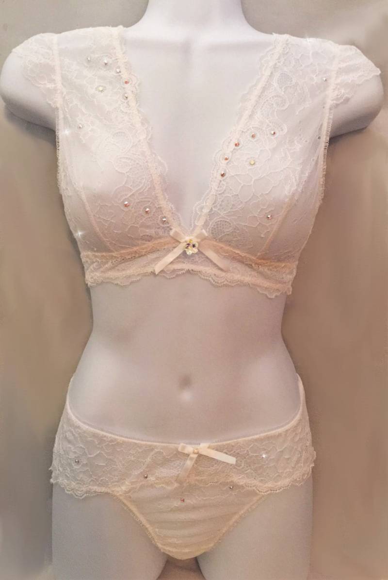 Weiße Spitzentop Swarovski Crystal Bralette Bh Und Slip Set 32C Weiße Spitzentop Swarovski Crystal Bralette Bh Und Slip Set 32C von ChristalSweets