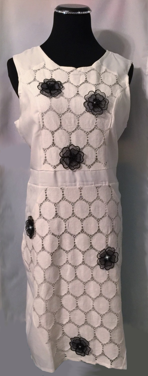 White-Dot-Kleid Mit Schwarzen Blumen Gefüllt Swarovski Crystals, Große Größe White-Dot-Kleid Mit Schwarzen Blumen Gefüllt Swarovski Crystals, Große Größe von ChristalSweets